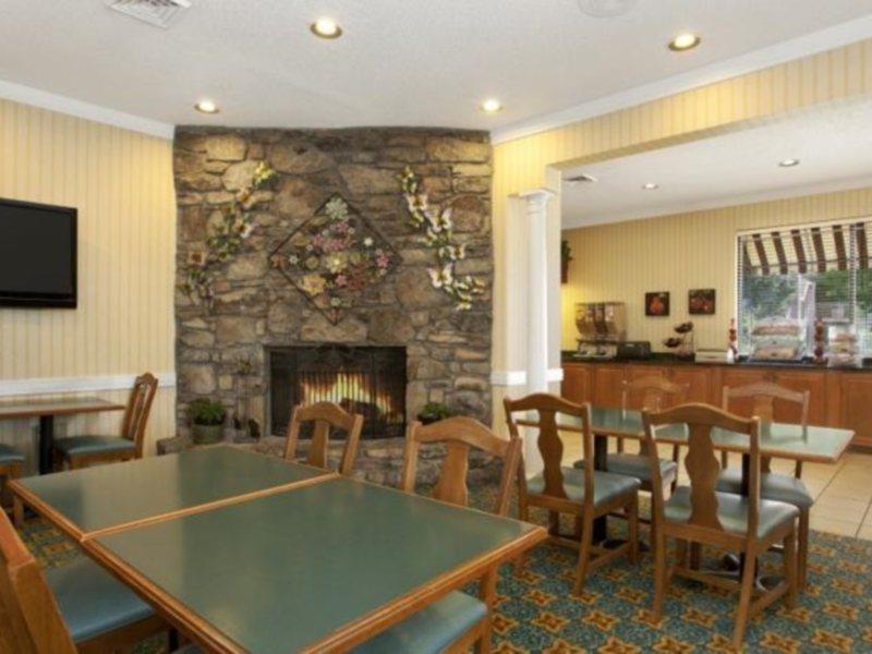 אשוויל Comfort Inn River Ridge מראה חיצוני תמונה