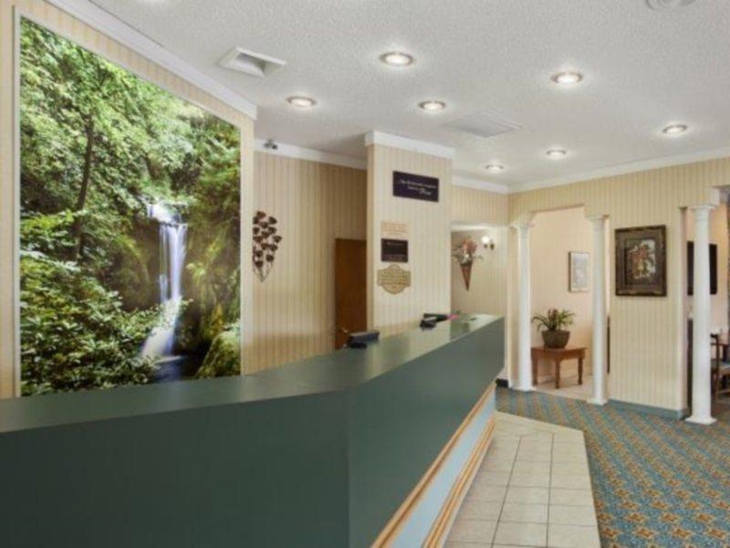אשוויל Comfort Inn River Ridge מראה חיצוני תמונה